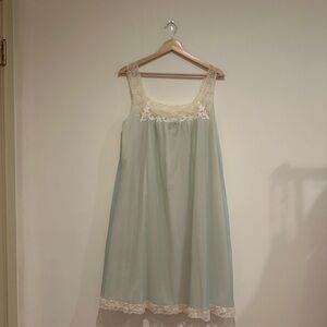 Vintage Elegant Lace Trim Nightgown